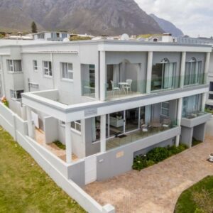Hermanus Beachfront Lodge